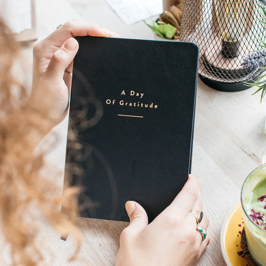 mål paper - Journal "Day of Gratitude / Black"