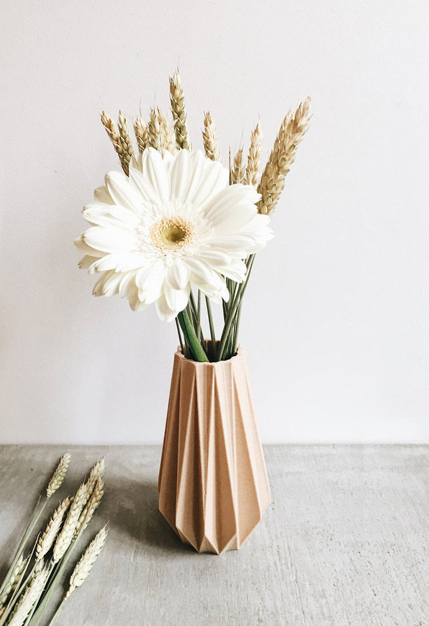 MINIMUM DESIGN - Origami vase