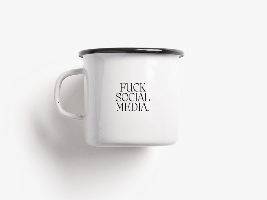 Tasse aus Emaille / Social Media