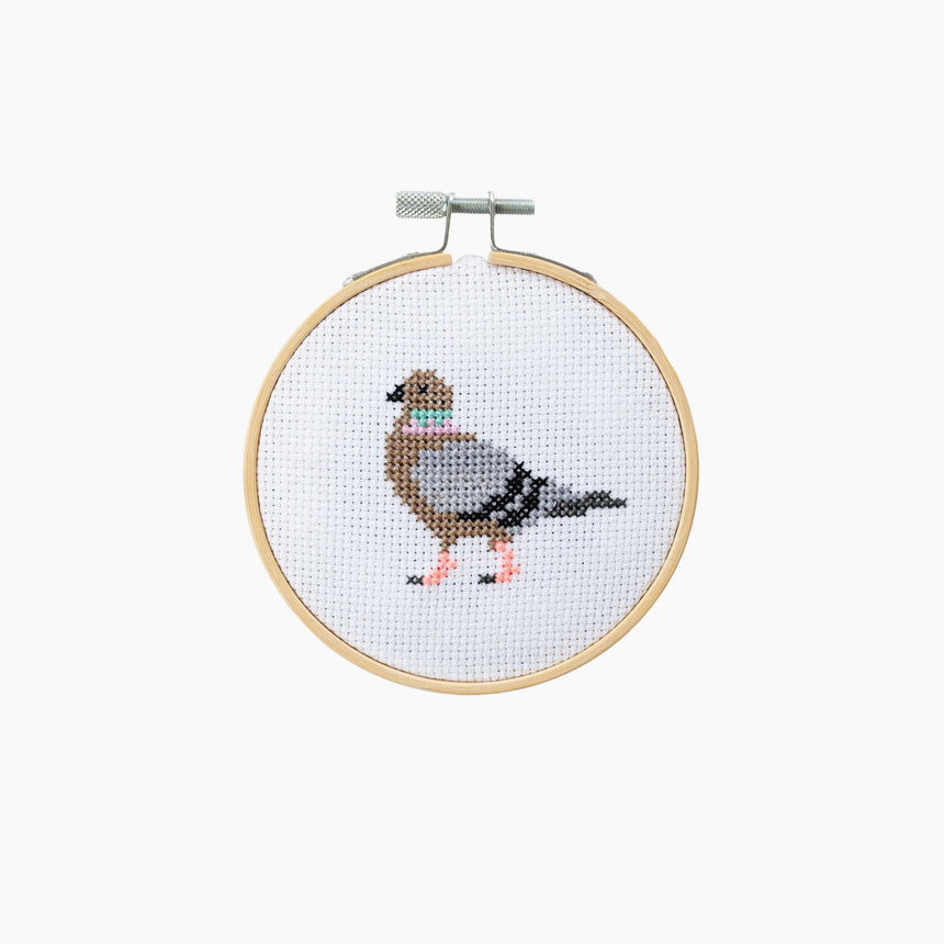 Cotton Clara - Mini embroidery kit "Pigeon"